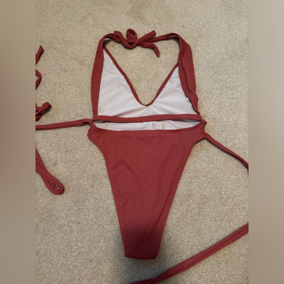 Halter one piece swimsuit - Picture 2 of 5
